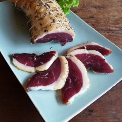 Magret séché roulé aux...